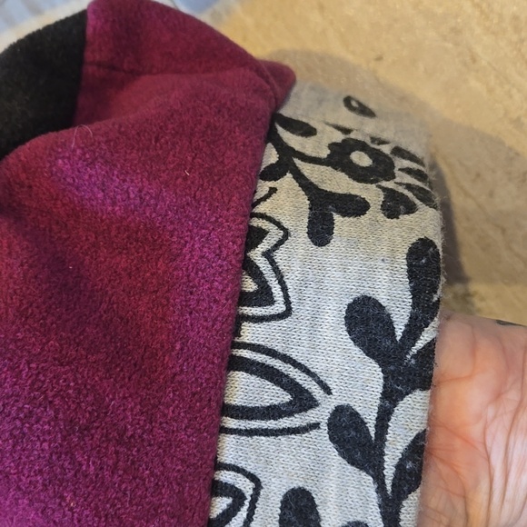 French Design Collection Ganteb's Multi-Colored Unique Fleece Beanie - Picture 5 of 10